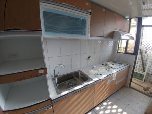 珍珠板檯面搭配結晶鋼烤門板廚具電器櫃-e007 ukikit.com